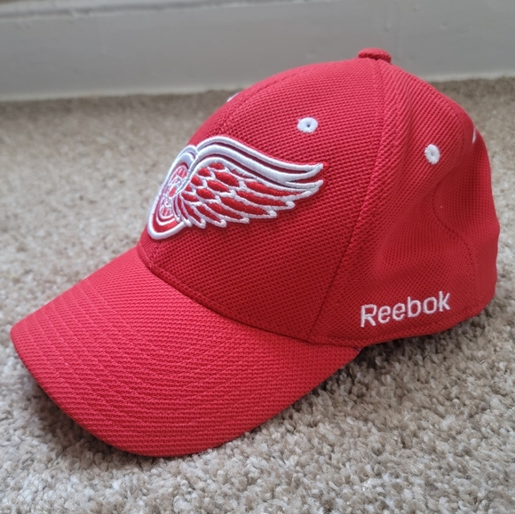 NHL Detroit Red Wings Reebok Fitmax 70 Hat Cap Red S/M - Picture 5 of 5